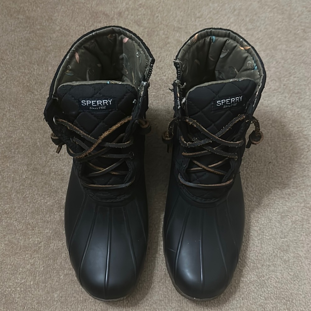 Used women’s sperry duck boots women’s size 8.5